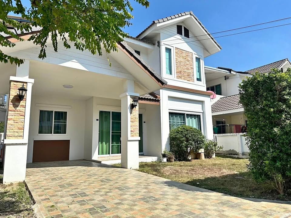 picture  Two storey house for rent with 3 bedrooms,2 toilets and 1 kitchen.  - 1/16