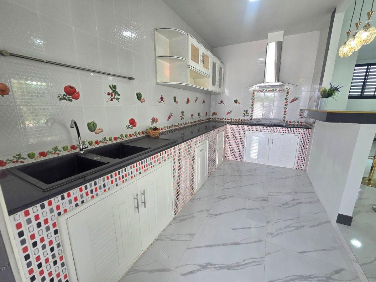 รูป บ้านเดี่ยว รีโนเวทใหม่ หลังมุม ทำเลดี เนื้อที่กว้างมากๆ หมู่บ้านบุรีรมย์ ถ.คู้บอน41 ซ.สุพรรณิการ์12 มีเฟอร์นิเจอร์ พร้อมอยู่ - รูปที่ 32/47