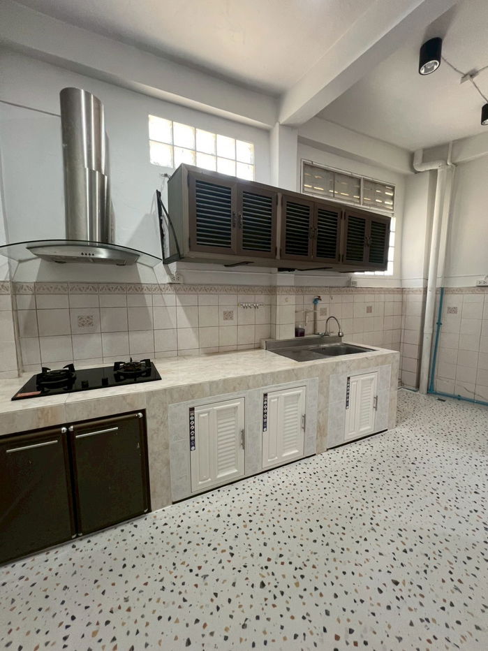 picture "Prime Location Alert: Newly renovated townhouse in Lak Si! Walking distance to BTS/MRT and 7-Eleven." - 12/22