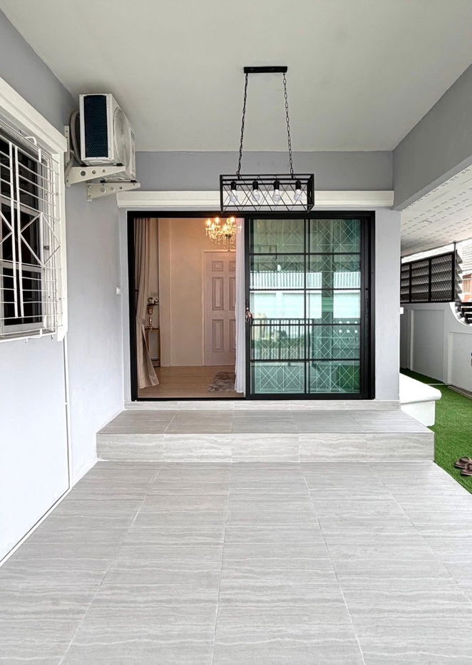 picture House on Soi Khanoi Pattaya in Transquil Village - 10/13