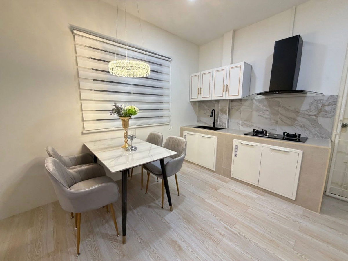 picture House on Soi Khanoi Pattaya in Transquil Village - 9/13