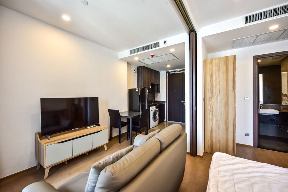 picture Live Conveniently! Prime Location Next to Chula–Samyan with Premium Facilities. High-Floor 1-Bedroom with Beautiful Views. For Rent: 25,000 THB - 7/10