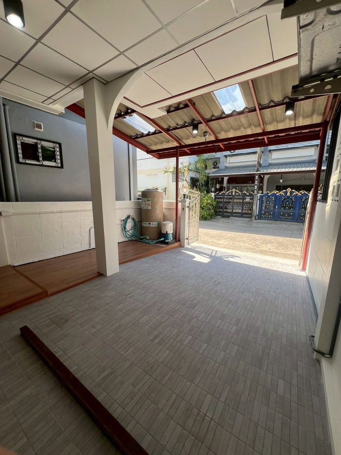 picture "Prime Location Alert: Newly renovated townhouse in Lak Si! Walking distance to BTS/MRT and 7-Eleven." - 8/22