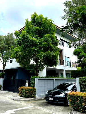 Houses for rent : LB094 3-Storey Fully Furnished Home in a Quiet Residential Area | Lumpini Suan Luang Rama 9