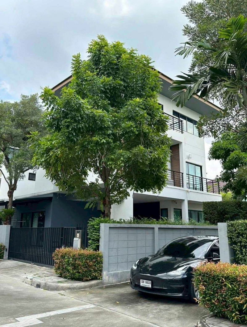 Houses for rent : LB094 3-Storey Fully Furnished Home in a Quiet Residential Area | Lumpini Suan Luang Rama 9