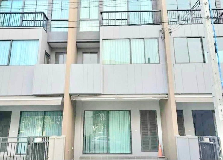 ทาวน์โฮมให้เช่า : ให้เช่าบ้านกลางเมือง พระราม 9-กรุงเทพกรีฑา (Baan Klang Muang Rama 9- Krungthep Kreetha) อยู่ถนนกาญจนาภิเษก 23 แขวงสะพานสูงเขตสะพานสูง 