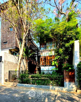 Houses for sale  Sena : 4-BR House in Lat Phrao (ID 2435253)