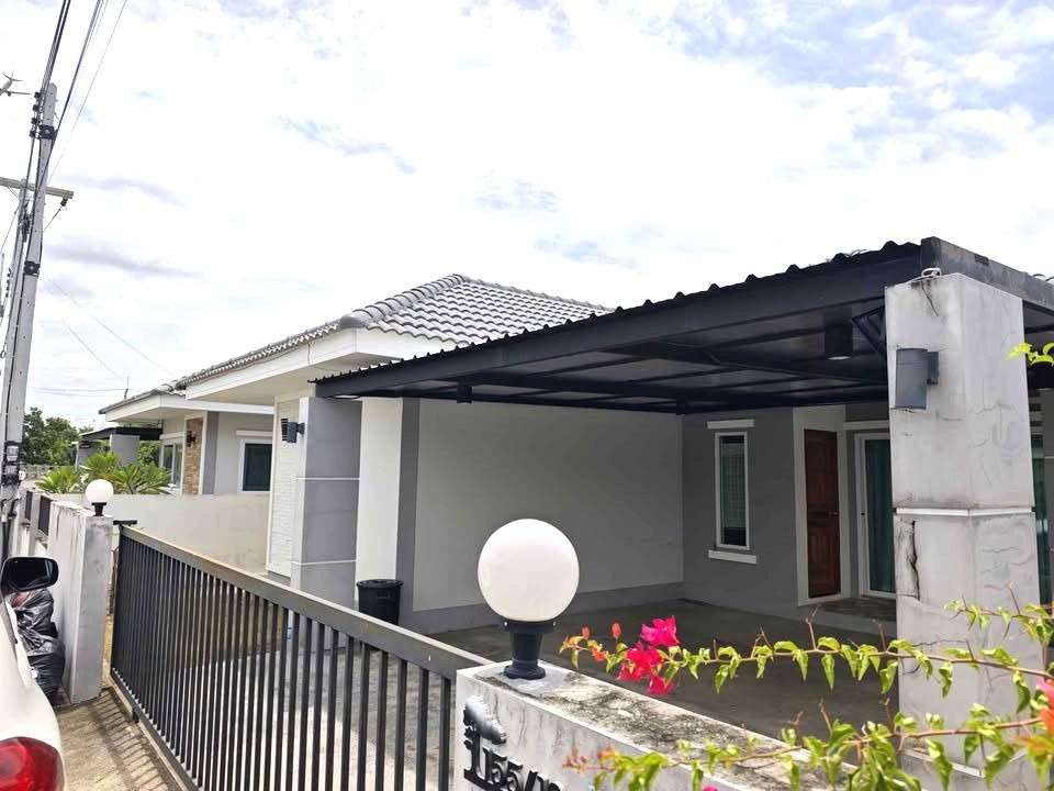 picture Single storey house for rent with 3 bedrooms,2 toilets and 1 kitchen.  - 2/13
