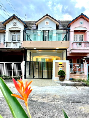 ทาวน์โฮม เซ็นทรัล พลาซ่า เวสต์เกต : ขายทาวน์เฮาส์ 2 ชั้น หมู่บ้านลุมพินี ตกแต่งใหม่ พร้อมอยู่ มีระเบียงหน้าบ้าน ต่อเติมห้องนอนชั้นล่าง บ้านโปร่ง ราคาเพียง 1,990,000 บาท ฟรีโอน