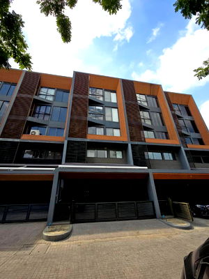 ทาวน์โฮมให้เช่า : ให้เช่า ทาวน์โฮม Arden พระราม 3 (28.5 ตร.ว.) 3 นอน 5 น้ำ พร้อมอยู่