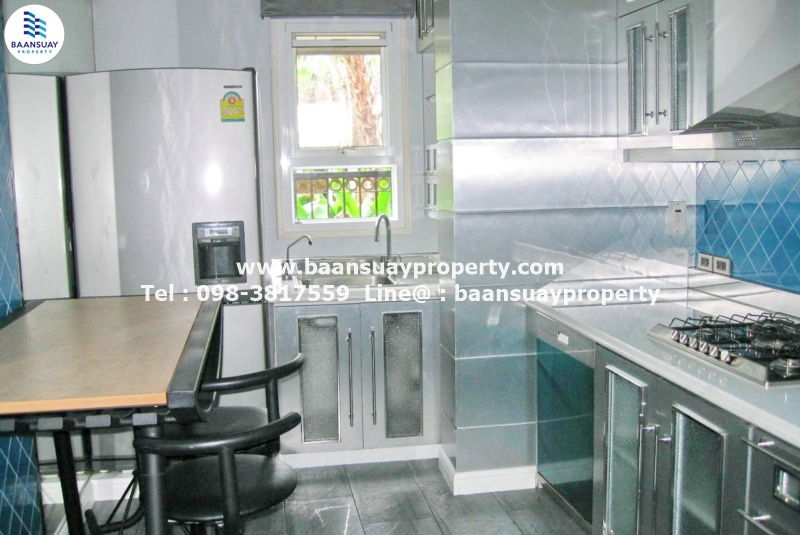 picture Single House 2 storey  fully furnisher  for rent on Sukhumvit 63 Rd. Near BTS Eakkamai    - 4/10