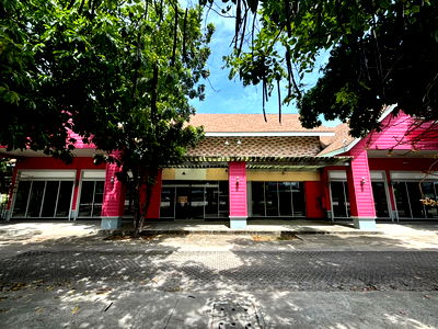 Office for rent Kasetsart University Si Racha Campus : Office space for Rent at iPLACE Business Park, Laem Chabang Located in a prime area near major industrial zones, Laem Chabang Deep Sea Port