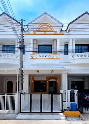 ทาวน์โฮม เมืองปทุมธานี ปทุมธานี : ขายบ้าน หมู่บ้านมณีรินทร์ เลค แอนด์ พาร์ค ถนน 345 บางคูวัด โซนนันทนาการ์เด้น ทาวน์เฮาส์ 2 ชั้นครึ่ง บ้านเล่นระดับ  ราคาขายเพียง 1,890,000 บาท ฟรีโอน 