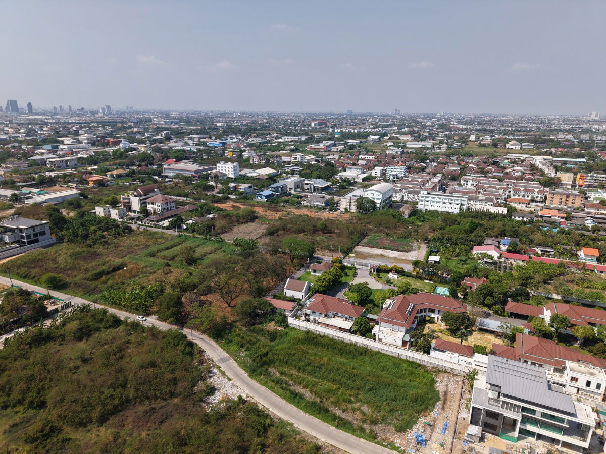 รูป ขายที่ดิน 1 ไร่ 2 ตร.วา กรุงเทพกรีฑา 20 แยก 7 ใกล้ รร.นานาชาติ Brighton และ Wellington ใกล้สนามกอล์ฟ ยูนิโก้ Airport Link บ้านทับช้าง - รูปที่ 10/10