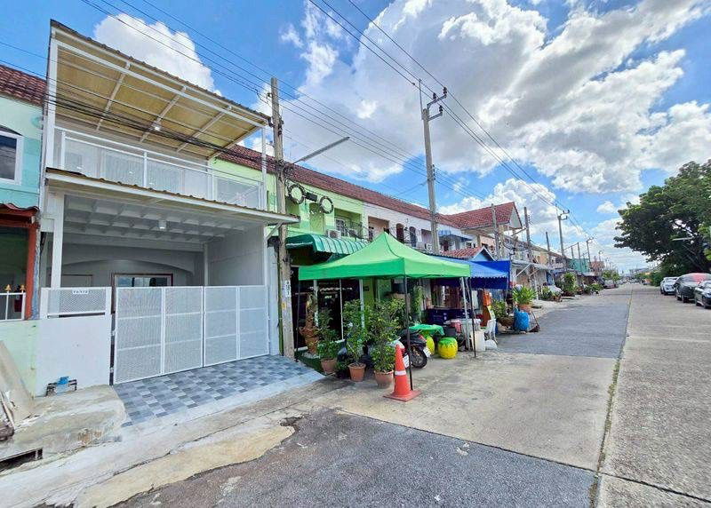 รูป ขายทาวน์เฮาส์ 2 ชั้น ถนนเมน ค้าขายได้ หมู่บ้านศรีประจักษ์4 หน้าบ้าน-หลังบ้านไม่ชนใคร ราคาเพียง 1,490,000 บาท ฟรีโอน - รูปที่ 5/19