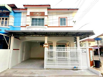 ทาวน์โฮม ถนนบางกรวย-ไทรน้อย : ขายบ้าน ปิยวรารมย์ เฟส 1 ถนนบางกรวย-ไทรน้อย ทาวน์เฮาส์ 2 ชั้น หลังมุม ตกแต่งใหม่ ถนนเมนกว้าง 12 เมตร ราคาเพียง 2,590,000 บาท ฟรีโอน