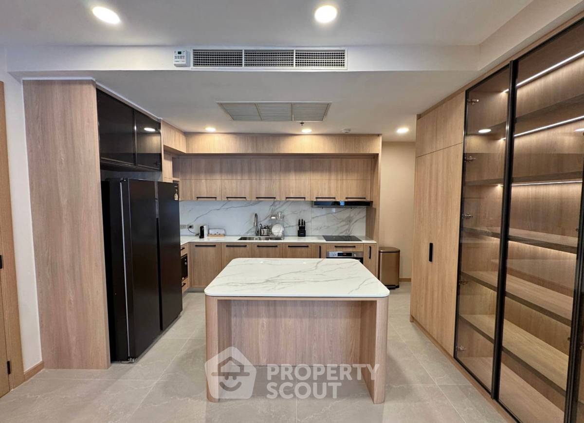 picture 2-BR Condo at Chatrium Riverside Condominium near BTS Saphan Taksin (ID 2356794) - 10/10