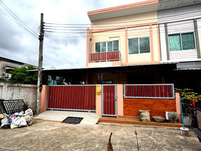 ทาวน์โฮมให้เช่า : ทาว์นเฮ้าส์ให้เช่าตกแต่งใหม่ เต็มสิริแกรนด์ ถ.สามวา ใกล้สถานีรถไฟฟ้าสายสีชมพู ใกล้แหล่งอำนวยความสะดวก อาทิ - ตลาดมีนบุรี - ร้านสะดวกซื้อ 7-11 หน้าหมู่