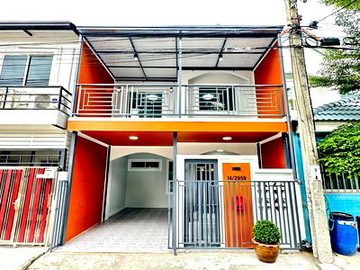 ทาวน์โฮม แม็คโคร บางบัวทอง : ขายทาวน์เฮ้าส์ 2 ชั้น บัวทองธานีพาร์ค ตรงข้ามสมบัติบุรี บ้านอยู่ต้นซอย ใกล้สวนสาธารณะ หน้าบ้านกว้าง 6 เมตร ราคา 2,290,000 บาท