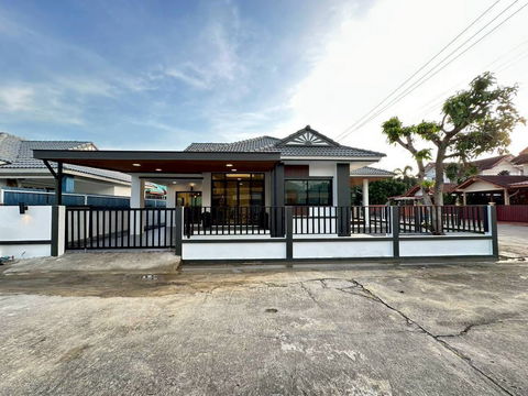 บ้านเดี่ยวสุวินทวงศ์ หนองจอก ใกล้ขนส่งเขตพื้นที่4 มหาวิทยาลัยเทคโนโลยีมหานคร  ม.ซื่อตรง นัดชมด่วน 085-318-6868