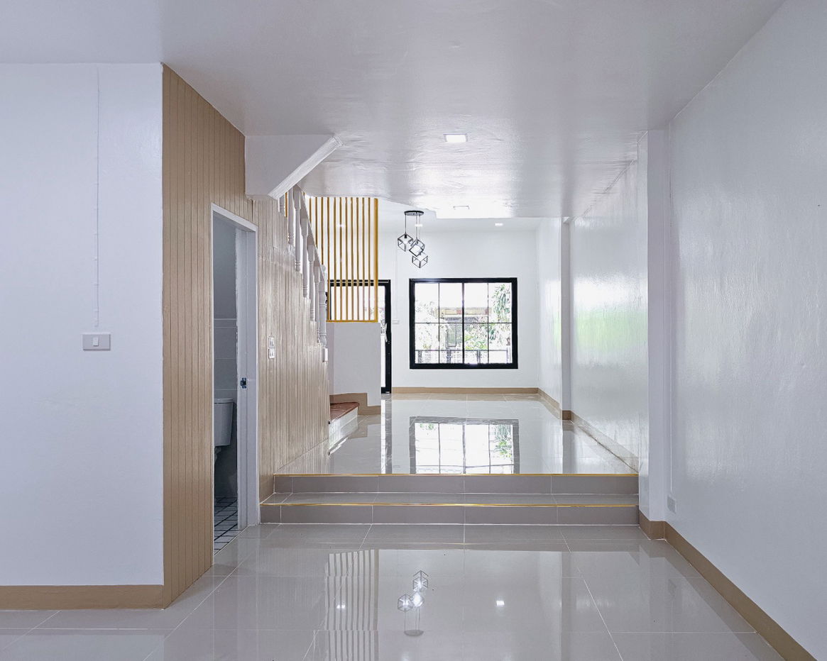 รูป ขายบ้าน หมู่บ้านมณีรินทร์ เลค แอนด์ พาร์ค ถนน 345 บางคูวัด โซนนันทนาการ์เด้น ทาวน์เฮาส์ 2 ชั้นครึ่ง บ้านเล่นระดับ  ราคาขายเพียง 1,890,000 บาท ฟรีโอน  - รูปที่ 8/20