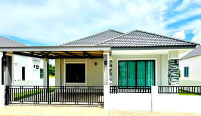 บ้านเดี่ยว เชียงราย : ขายบ้านเดี่ยวชั้นเดียว  2 ห้องนอน  2 ห้องน้ำ  1 ห้องครัว  1 ที่จอดรถ