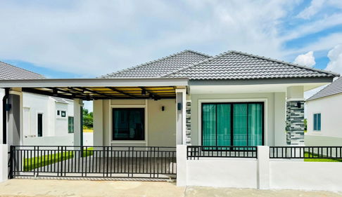 ขายบ้านเดี่ยวชั้นเดียว  2 ห้องนอน  2 ห้องน้ำ  1 ห้องครัว  1 ที่จอดรถ