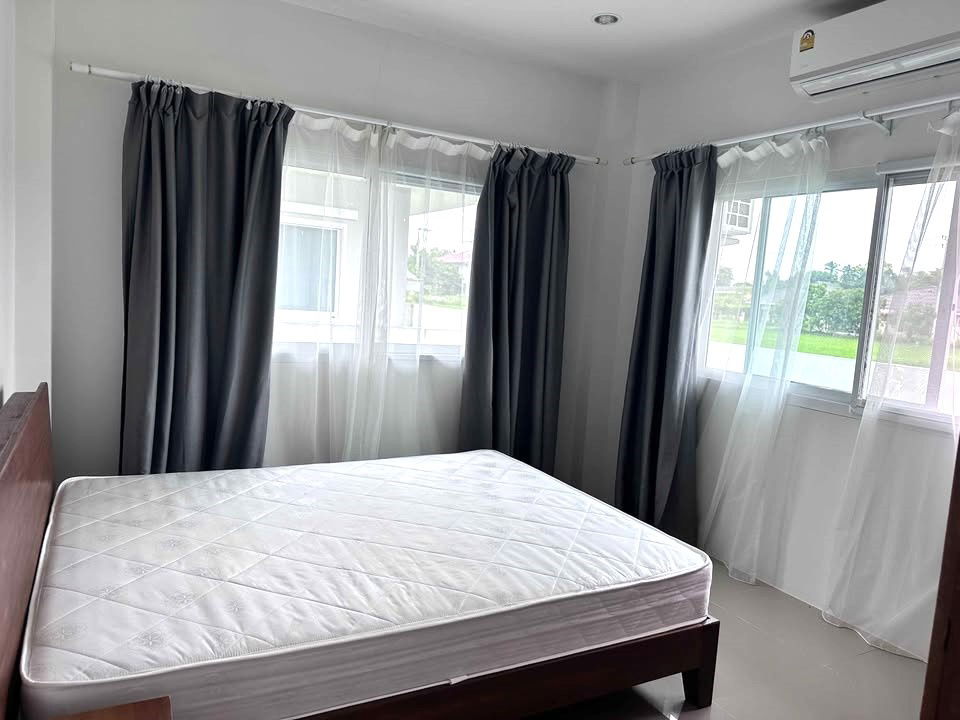 picture Single storey house for rent with 3 bedrooms,2 toilets and 1 kitchen.  - 11/13