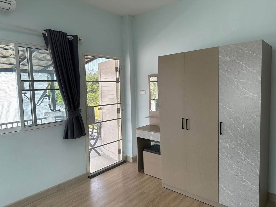 picture  Two storey house for rent with 3 bedrooms,2 toilets and 1 kitchen.  - 8/16