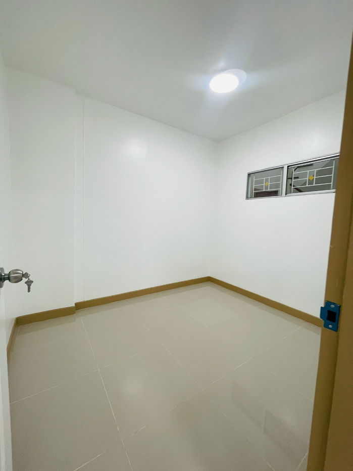 รูป ขายทาวน์เฮ้าส์ 2 ชั้น หมู่บ้านพฤกษา 45 ถนนวัดลาดปลาดุก หลังมุม ถนนเมน ค้าขายได้ รถประจำทางผ่านหน้าหมู่บ้าน ราคาพิเศษเพียง 2.99 ล้านบาท ฟรีโอน - รูปที่ 6/20