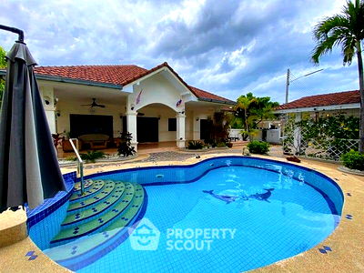 Houses for sale Petchburi : 3-BR Villa at Tropical Garden Village close to The Venezia (ID 2449361)