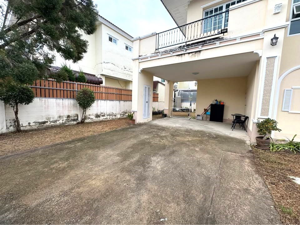 picture Two storey house for rent with 4 bedrooms,3 toilets and 1 kitchen.  - 2/27