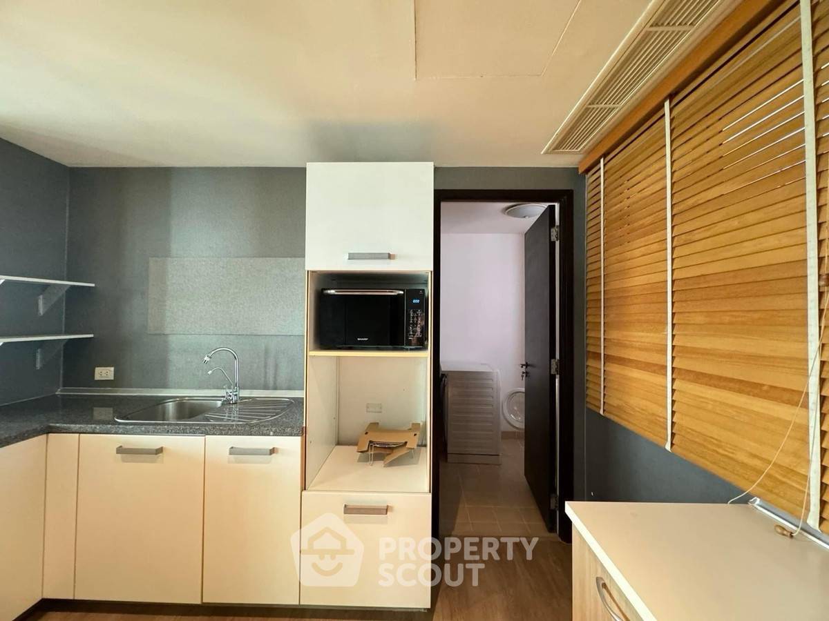 picture 3-BR Condo at Fullerton Sukhumvit near BTS Ekkamai (ID 2450278) - 8/20