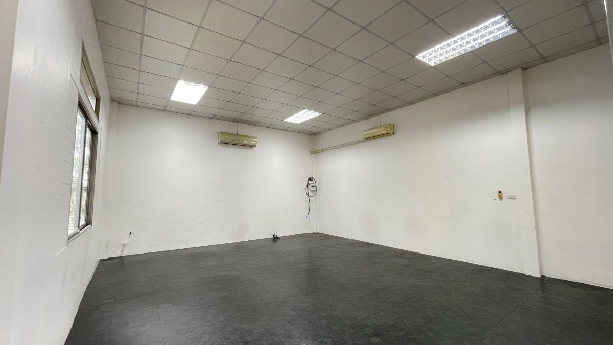 รูป พื้นที่ค้าปลีกให้เช่า ที่ ไอเพลส บิซิเนส พาร์ค แหลมฉบัง ใกล้กับท่าเรือแหลมฉบัง ขนาด 48 ตร.ม. ราคา 30,475 บาทต่อเดือน - รูปที่ 5/34