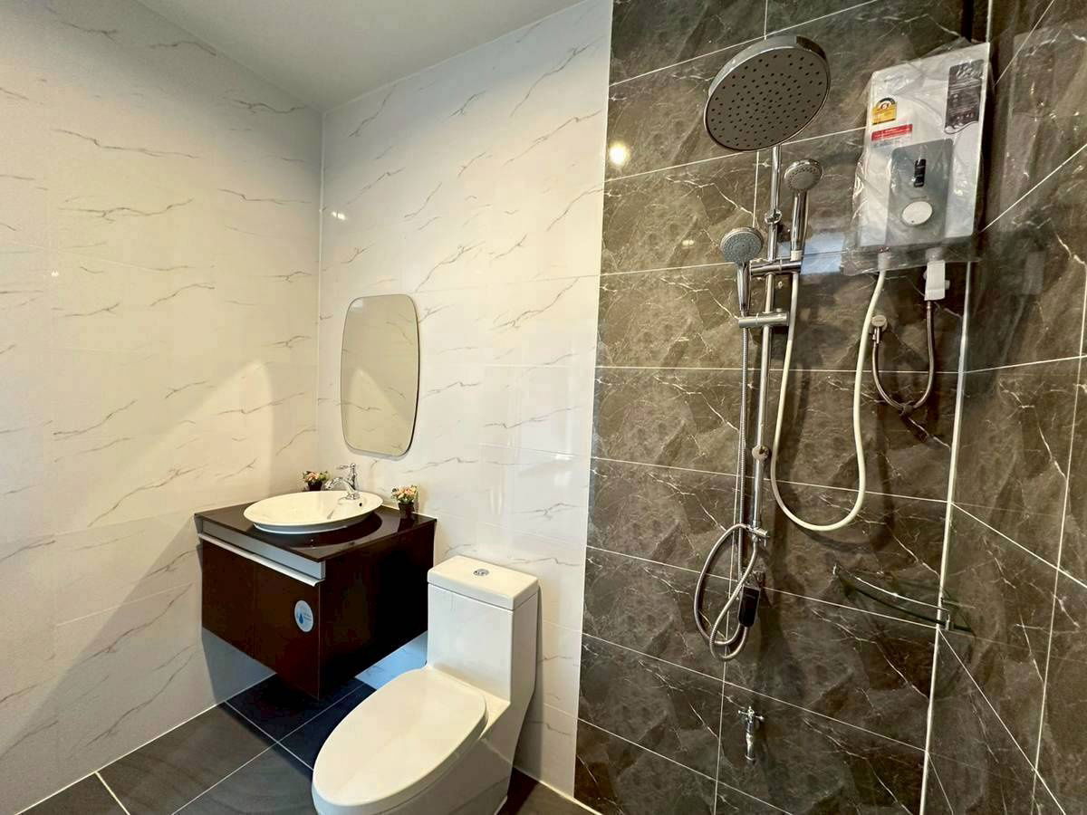 รูป บ้านเดี่ยวชั้นเดียว กว้างมาก ตกแต่งใหม่ทั้งหลัง หมู่บ้าน ซื่อตรง ถนนสุวินทวงศ์ 29 แขวงลำผักชี เขตหนองจอก พร้อมเฟอร์ฯ - รูปที่ 6/21