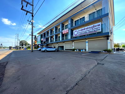 Shophouses for rent Mahanakorn University Of Technology : 🏢 For Rent: 3-Storey Commercial Building in the Heart of Khok Pip, Prachinburi Province