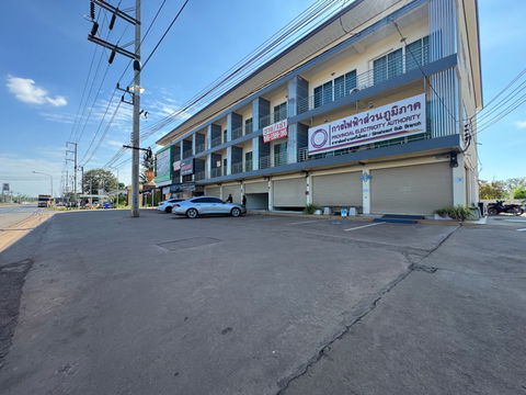 🏢 For Rent: 3-Storey Commercial Building in the Heart of Khok Pip, Prachinburi Province