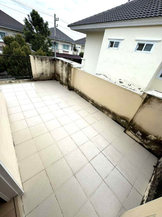 picture Two storey house for rent with 4 bedrooms,3 toilets and 1 kitchen. - 22/27