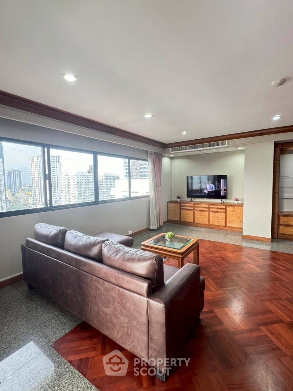 Pet-Friendly 1-BR At United Tower Thong Lor Near BTS Thong Lor (ID 2440452)