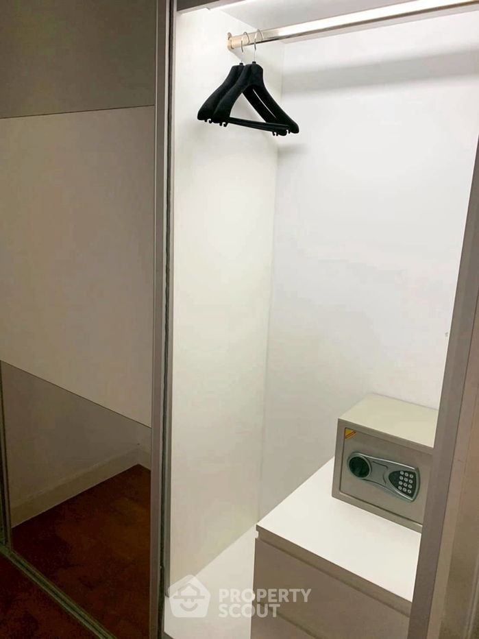 picture 1-BR Condo at Siri Residence Sukhumvit near BTS Phrom Phong (ID 2451238) - 4/13