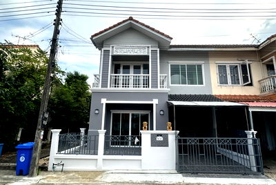 Townhouses for sale Pathumthani : For Sale Pathum Thani Townhouse Moo Baan Fah Piyarom, Lam Luk Ka BRE26132