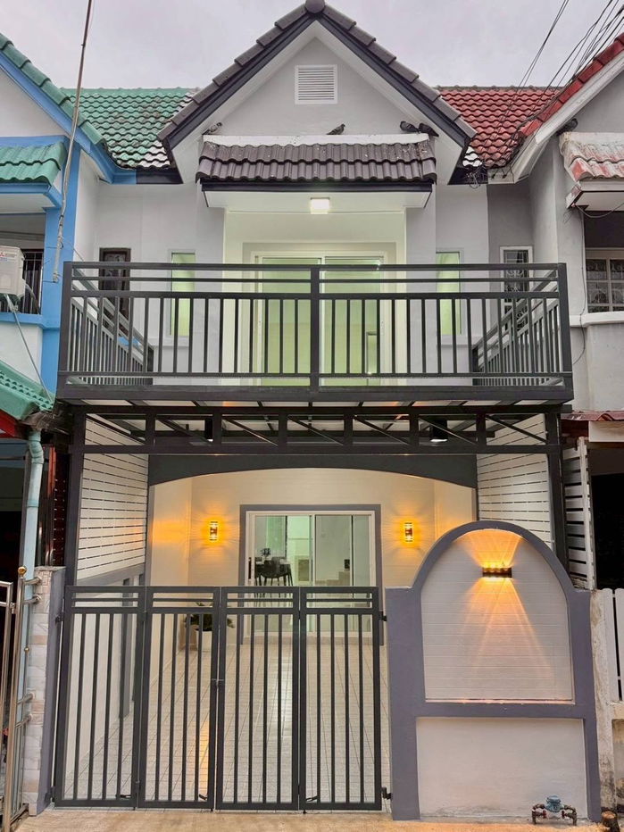 รูป ขายบ้านทาวน์เฮ้าส์ 2 ชั้น หมู่บ้านสวีทโฮมปาร์ค บางบัวทอง ตกแต่งครบพร้อมเฟอร์นิเจอร์ มีสระว่ายน้ำในโครงการ ราคาพิเศษเพียง 1.69 ล้านบาท ฟรีโอน - รูปที่ 1/18