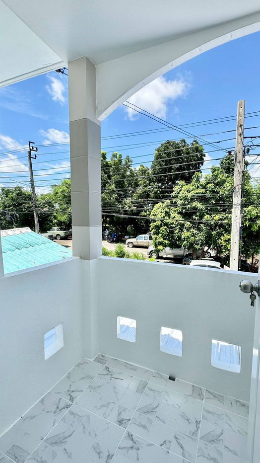 รูป ขายบ้านc ทำเลค้าขายได้ ทาวน์เฮ้าส์ 2 ชั้น ติดถนนเมน รีโนเวทใหม่ พร้อมอยู่ เหมาะทั้งอยู่อาศัยและค้าขาย 💰 ราคาเพียง 1.45 ล้านบาท ฟรีโอน - รูปที่ 17/19