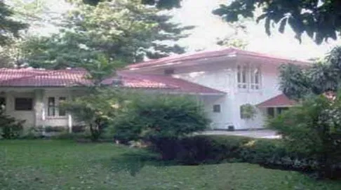 🔼🔽 AccomA 📩  4 BR House in Khlong Toei Nuea (9002801)