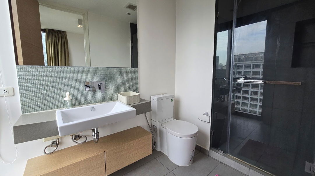 picture Condo for Rent The Lofts Ekkamai - 9/9