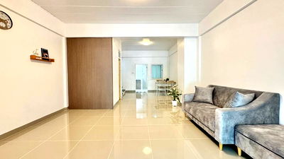 ขายทาวน์โฮม : ขายบ้านc ทำเลค้าขายได้ ทาวน์เฮ้าส์ 2 ชั้น ติดถนนเมน รีโนเวทใหม่ พร้อมอยู่ เหมาะทั้งอยู่อาศัยและค้าขาย 💰 ราคาเพียง 1.45 ล้านบาท ฟรีโอน