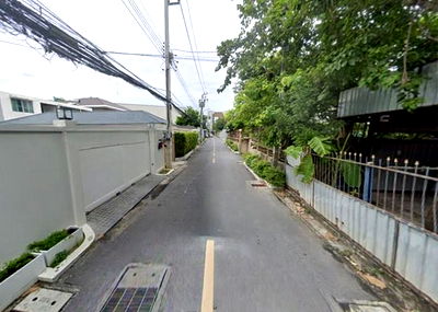 Land for sale The Emquartier : Vacant Land for Sale in Pridi Banomyong Soi 37