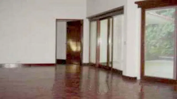 picture 🔼🔽 AccomA 📩  4 BR House in Khlong Toei Nuea (9002801) - 3/6