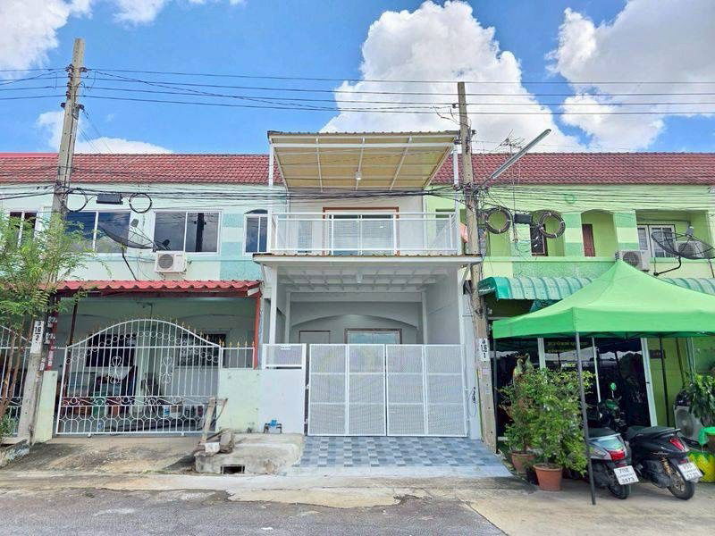 รูป ขายทาวน์เฮาส์ 2 ชั้น ถนนเมน ค้าขายได้ หมู่บ้านศรีประจักษ์4 หน้าบ้าน-หลังบ้านไม่ชนใคร ราคาเพียง 1,490,000 บาท ฟรีโอน - รูปที่ 2/19