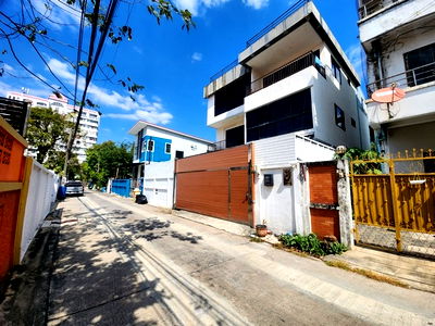 Houses for sale Soi Sukhumvit 101 : FOR SALE  HOUSE PROPERTY  9990000 BAHT.